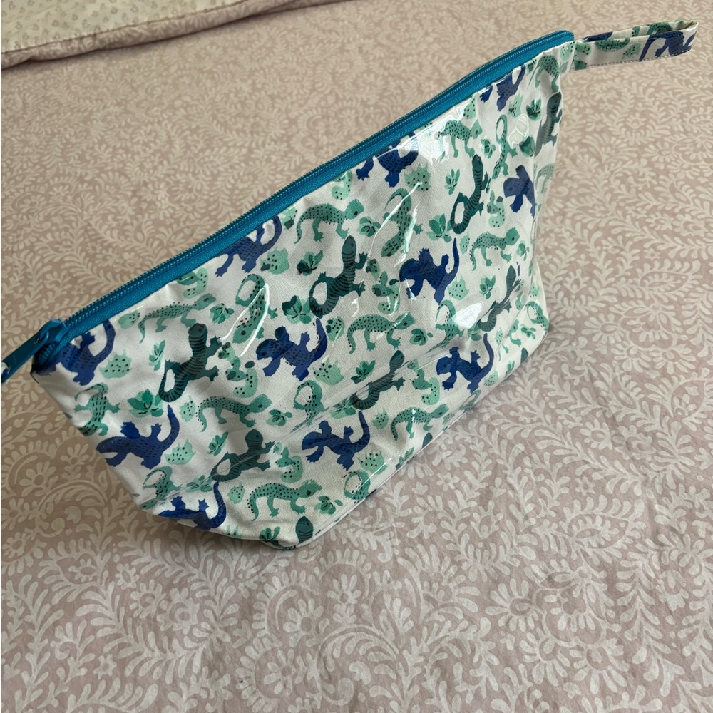 Roller Rabbit Lizard Toiletry Case - Picture 8 of 11